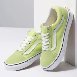 EUC [Vans] Lime Green Low Top < Old Skool > Shoes + Sneakers | M 6 · W 7.5